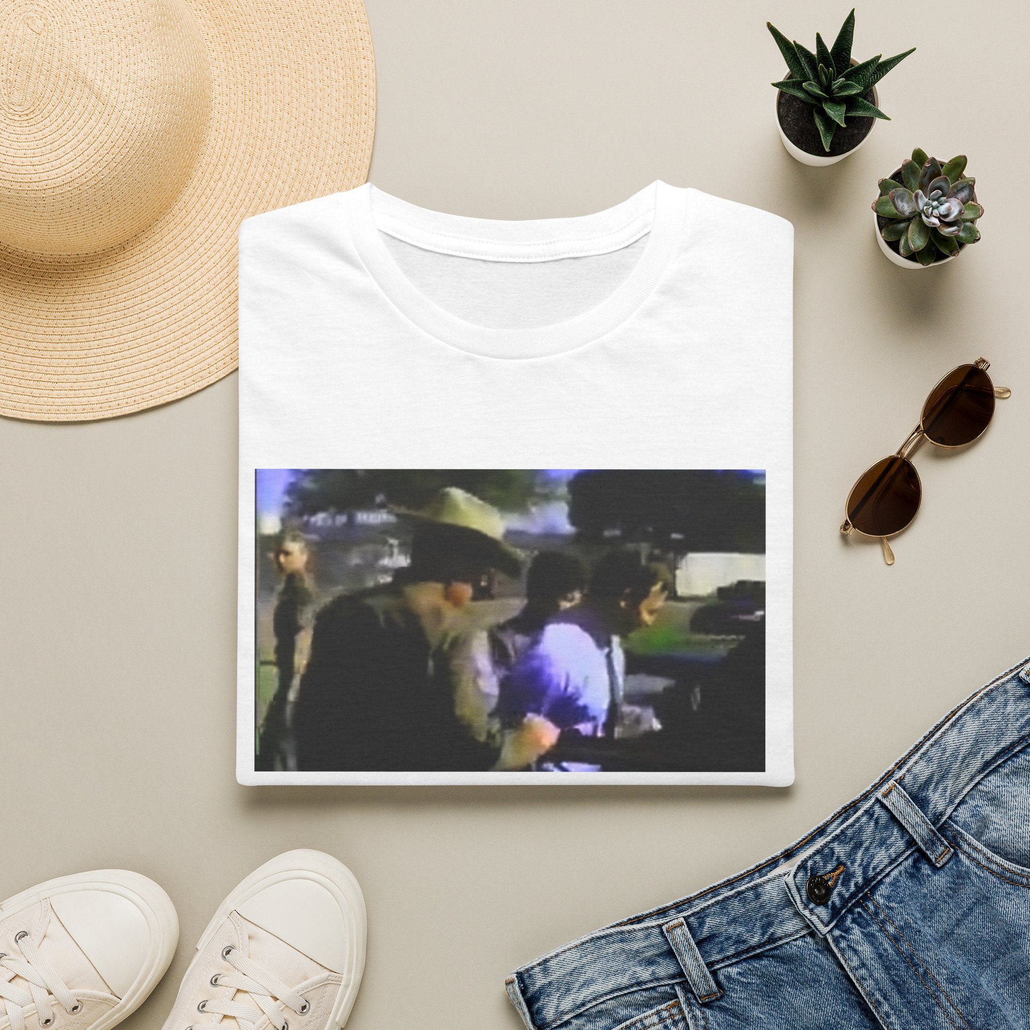 T‑Shirt — "Don't Scan Me Bro" Vintage Photo Graphic Tee